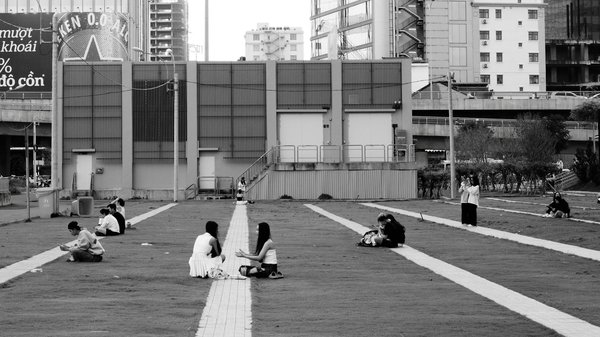 How Can UK Women's Fashion Evolve to Reflect Increasing Sustainability Trends?